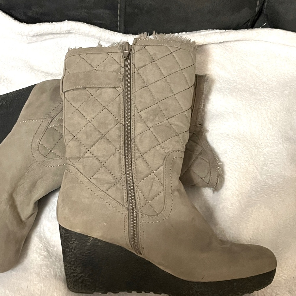 Women’s guess fur lined suede wedge boots